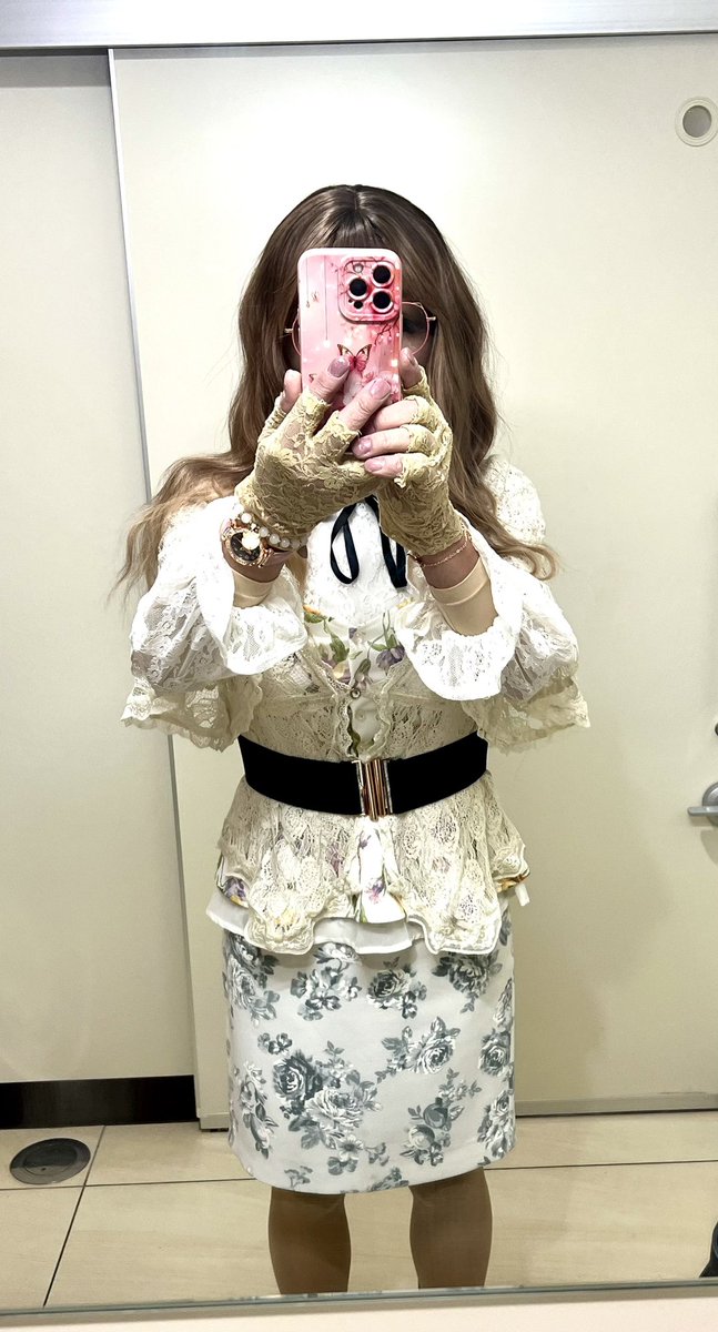 夜コーデ💖最近派手になってきたような
#女装
#キャバコーデ