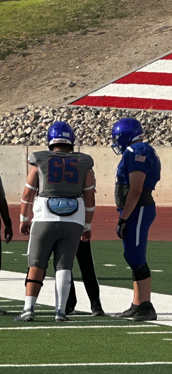 I wanted to say thanks to UTEP Legend and Arizona Cardinal @willhernandez76 for taking time to talk with me and take a pic!!!! A’s Up!!!! 

<a href="/Americas_HS/">Nancy Torres</a> <a href="/AZCardinals/">Arizona Cardinals</a> <a href="/UTEPFB/">UTEP Football</a> <a href="/utepfbrecruit/">UTEP Football Recruiting</a> <a href="/CoachSWUTEP/">Scotty Walden</a>