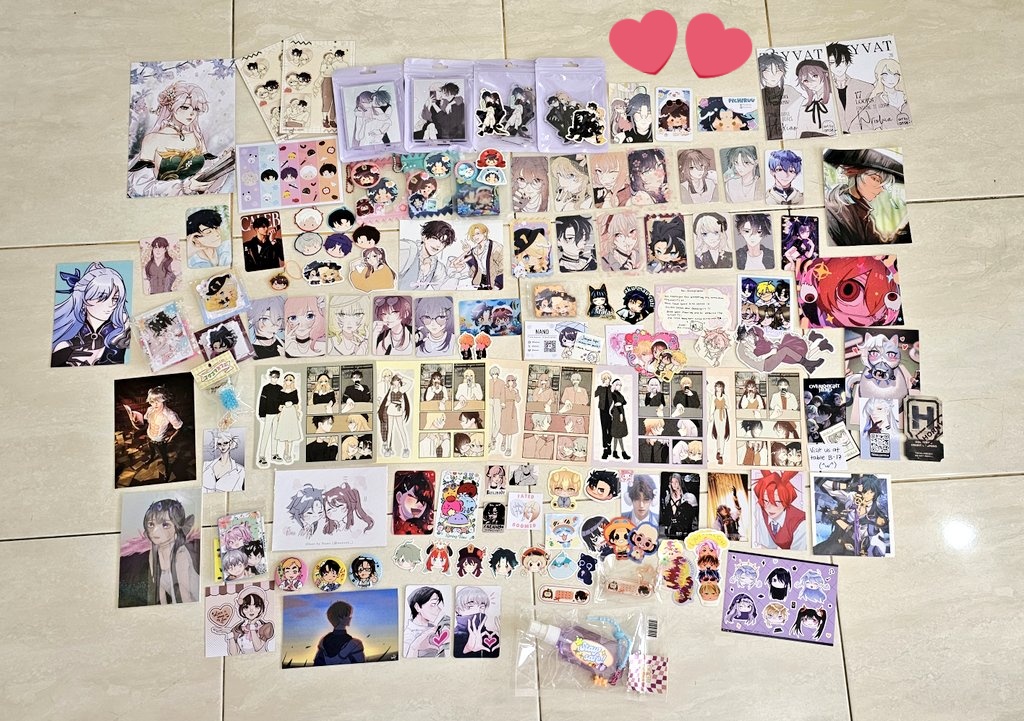 edisi baru bongkaran cfxx hauls trs bingung sendiri kok BANYAK😭😭😭 not to mention i also got TONS of sweets and koyo jshdjshd i can't be more grateful😭😭💛