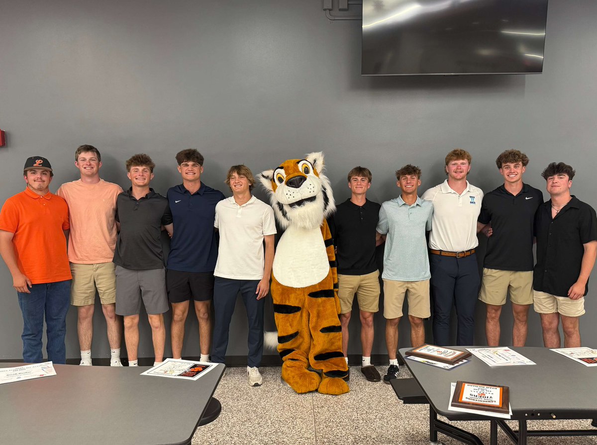 Great time celebrating 2025 LHS Baseball tonight! Here are your 2025 Tiger Seniors! We look forward to opening the postseason tomorrow at Jennings County at 7:30.