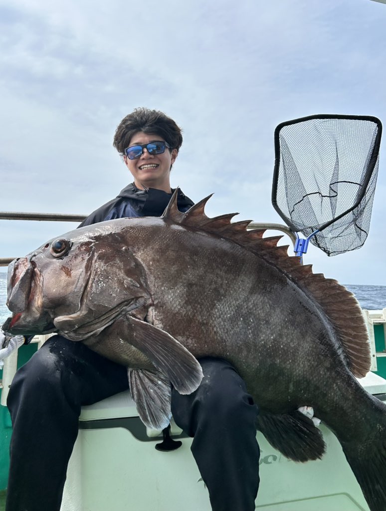 目測40kgオーバー！！

やっとカンナギサイズが釣れました！！