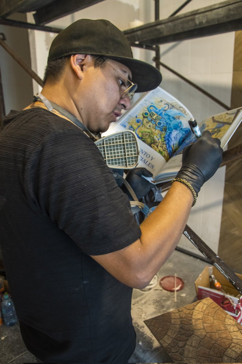 elrudo_viornery's tweet image. Sesión de fotos con @hidroc, donde además, firmó mi libro de #MurosSomos.
Todavia me foatan varios muralistas que me gustaría que firmarqn mi libro.
@StreetArtDF @artemasmusica @lunecas @MexicoBienHecho #Murales #fotoeditorial #fotodocumental #VidaNikon.