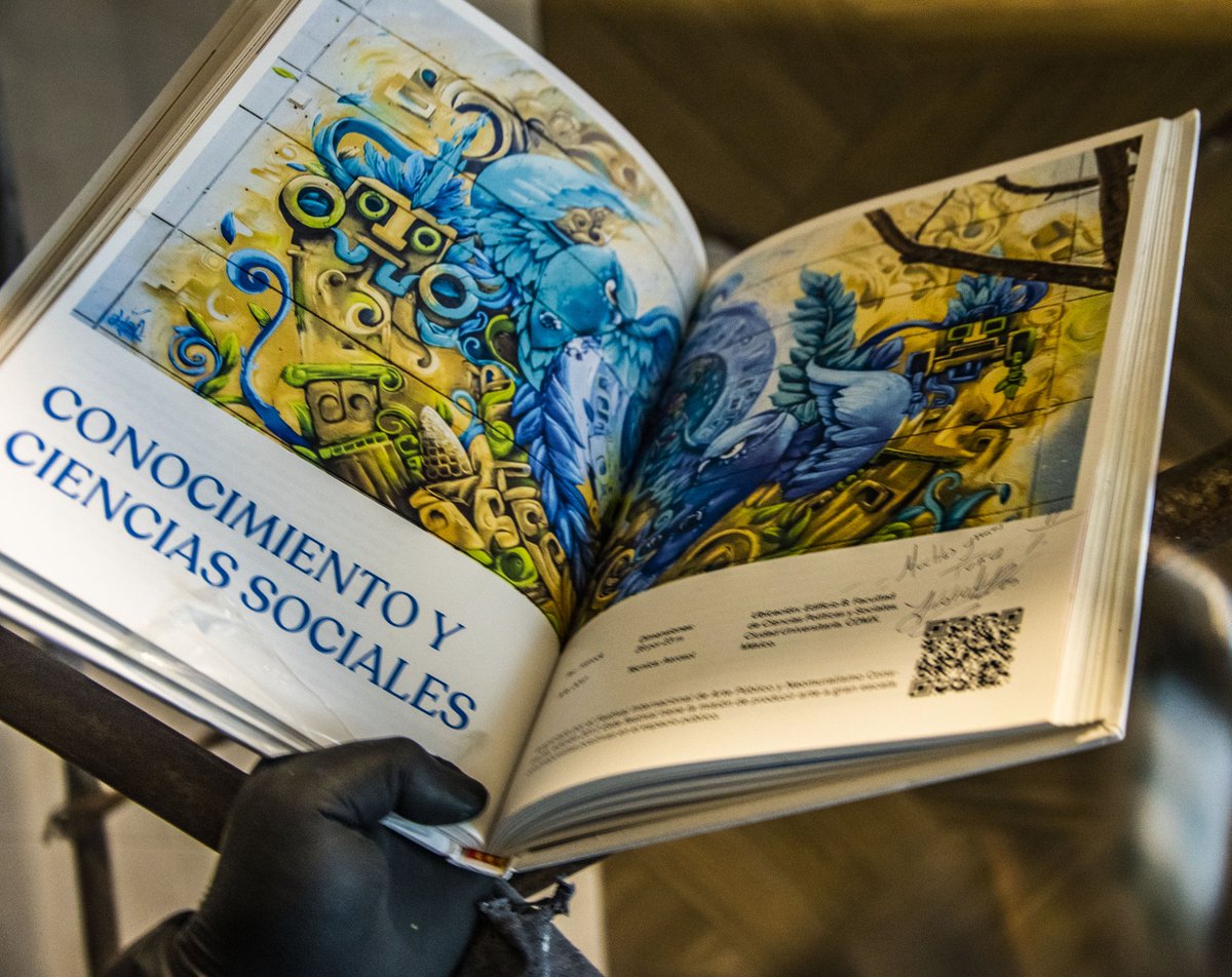 elrudo_viornery's tweet image. Sesión de fotos con @hidroc, donde además, firmó mi libro de #MurosSomos.
Todavia me foatan varios muralistas que me gustaría que firmarqn mi libro.
@StreetArtDF @artemasmusica @lunecas @MexicoBienHecho #Murales #fotoeditorial #fotodocumental #VidaNikon.