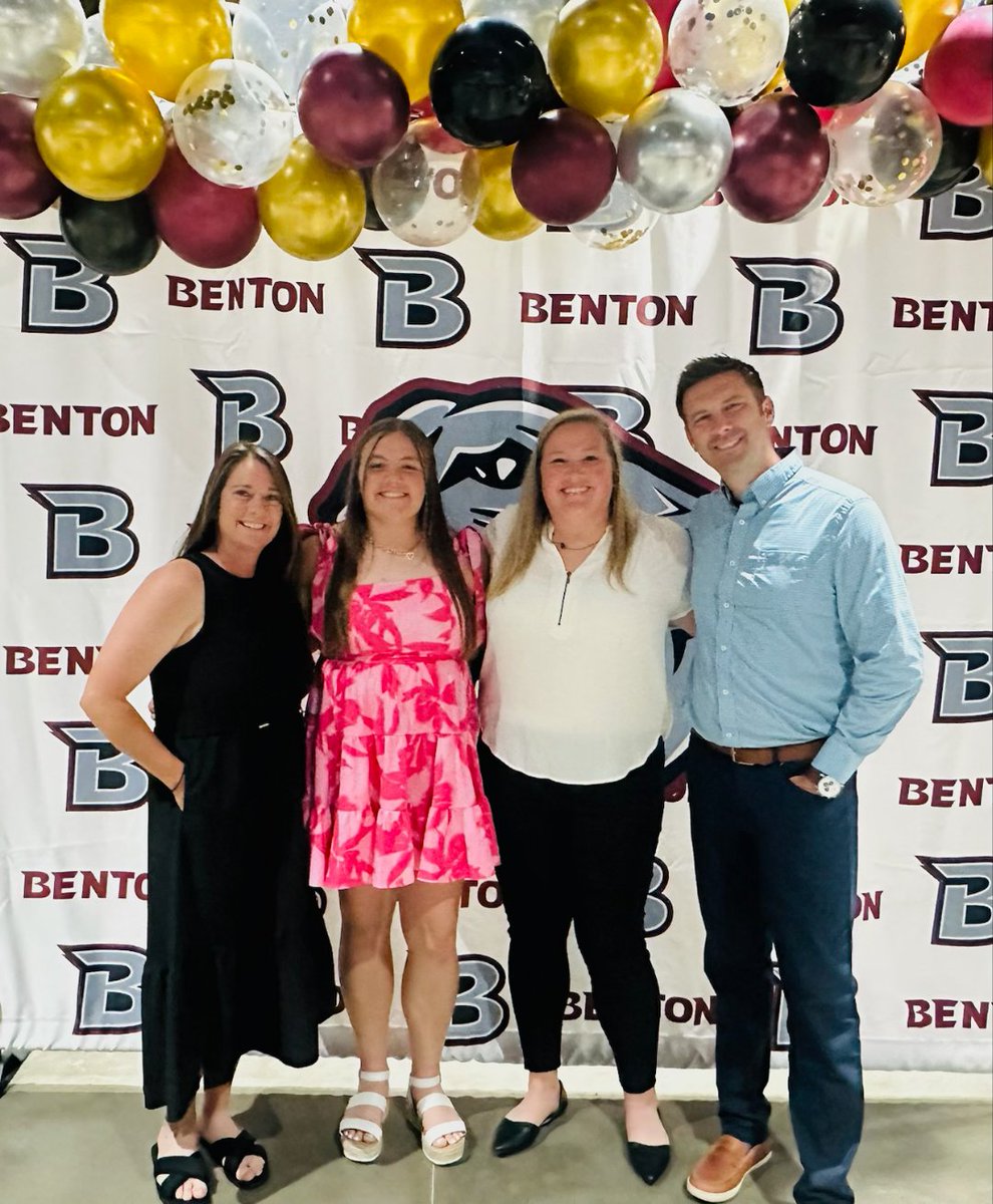 Rexie Crane (@rexiecrane) on Twitter photo Sophomore year has come to a close. What an amazing season. I can't thank my Coaches and teammates enough. Having the offense and defense like we do at Benton makes a pitchers life so much easier. A special shoutout to <a href="/PaytonStueart77/">Payton Stueart</a> for her work behind the plate. I wouldn't Sophomore year has come to a close. What an amazing season. I can't thank my Coaches and teammates enough. Having the offense and defense like we do at Benton makes a pitchers life so much easier. A special shoutout to <a href="/PaytonStueart77/">Payton Stueart</a> for her work behind the plate. I wouldn't