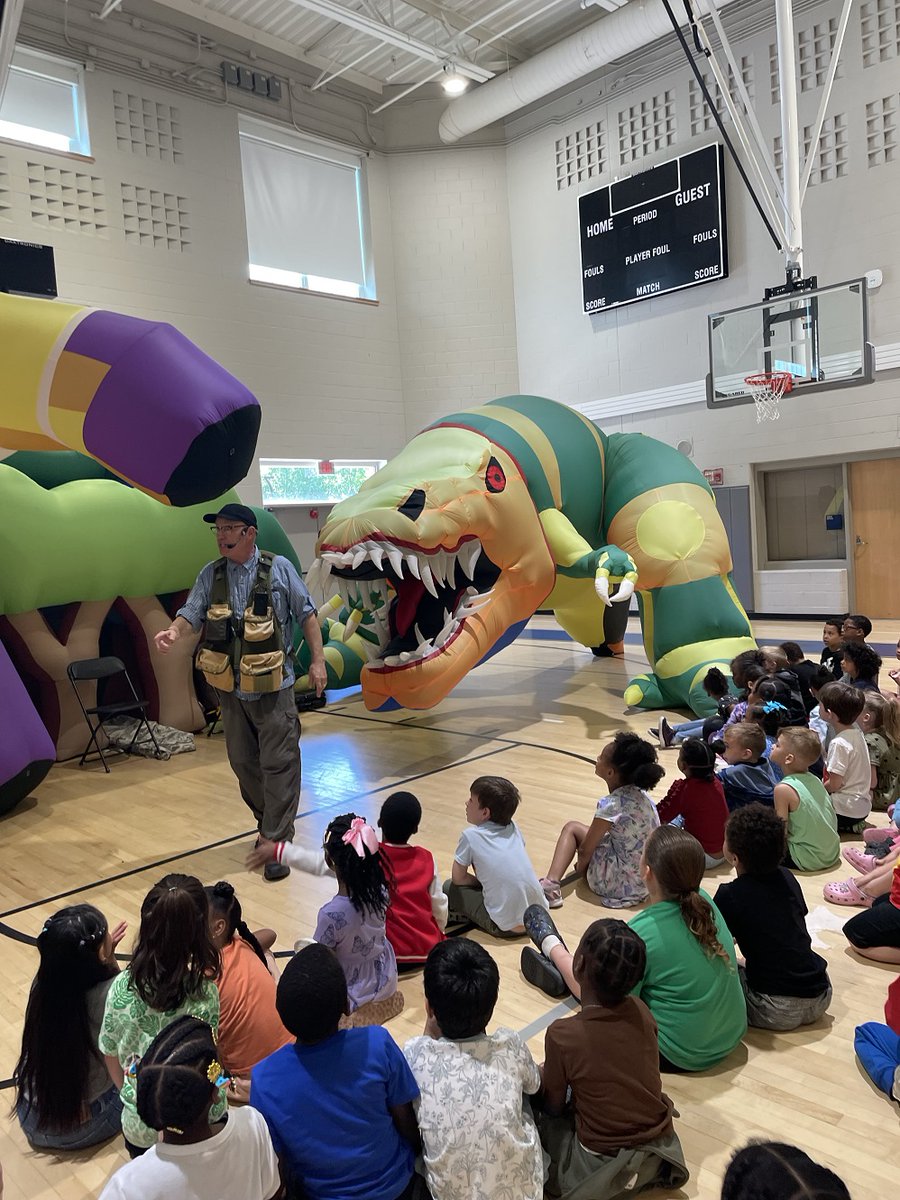 🦕 ROAR-some day at Mulcahey! Dinoman stomped by to teach our PreK and Kindergarten students all about dinosaurs—what a dino-mite adventure in learning! 🦖💚 #MulcaheyMustangs #Dinoman #PreK #KindergartenFun #STEMInAction <a href="/Taunton_Schools/">Taunton Public Schools</a>
