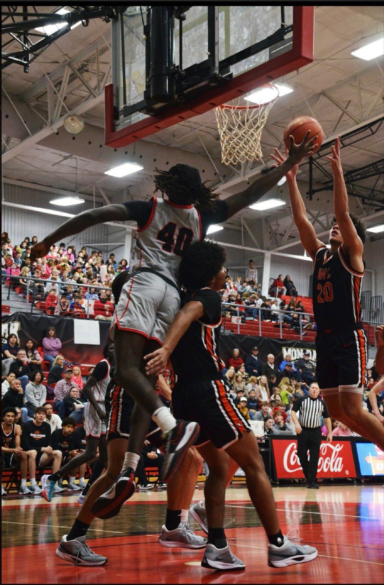 DCCBucsBball's tweet image. What makes Dawson the BEST environment in The NJCAA?

Our Fans

I challenge you to find a better atmosphere in JUCO than the Toepke Center on Game Day.