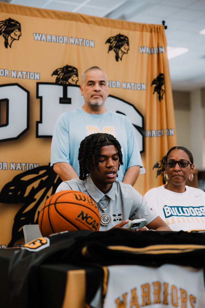 Juan (@d1juan_2) on Twitter photo 🐶 #Committed
Blessed for the opportunity <a href="/CoachOMiller/">Owen Miller</a> , thank you to all my family, coaches, and supporters along the way for always believing and trusting in me🤞🏾Let’s work.
<a href="/Coach_Windom/">Keith Windom, Jr.</a> <a href="/colecuts2011/">Kevin cole</a> <a href="/Smacm228/">Coach Shabazz McClellan</a> 🐶 #Committed
Blessed for the opportunity <a href="/CoachOMiller/">Owen Miller</a> , thank you to all my family, coaches, and supporters along the way for always believing and trusting in me🤞🏾Let’s work.
<a href="/Coach_Windom/">Keith Windom, Jr.</a> <a href="/colecuts2011/">Kevin cole</a> <a href="/Smacm228/">Coach Shabazz McClellan</a>