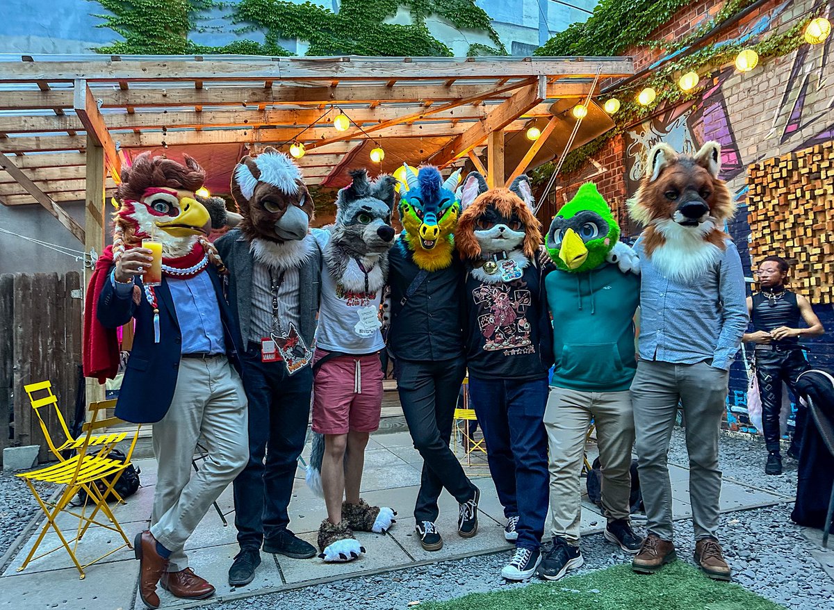 À votre santé, Brooklyn! 🧡🥂

Cheers to the success of our inaugural NYC FurBar at Mama Tried! Thank you to the amazing NY furs community for coming together for good drinks, good food, and immaculate vibes ✨

À la prochaine~

Co-hosted with <a href="/MaruGryph/">Maru🔜Asia (see 📌)</a> :&gt;