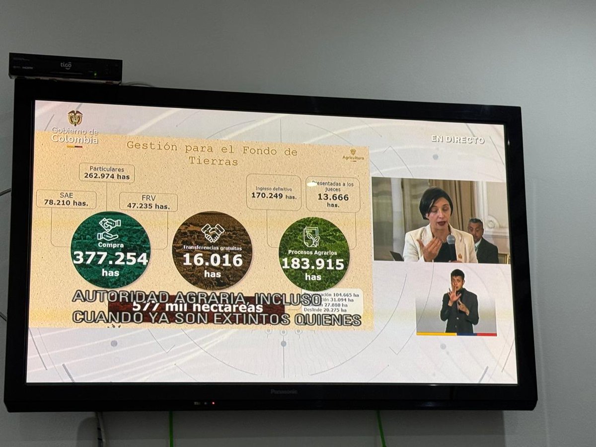 ElMonoS19's tweet photo. Estamos en oriente antioqueño viendo el consejo de ministros sobre reforma agraria; la ministra de agricultura demuestra con su extraordinario trabajado lo que es gobierno del cambio. El presidente dice que por hacer lo contrario salieron varios ministros ⁦@petrogustavo⁩ https://t.co/YmC9FiJmuq