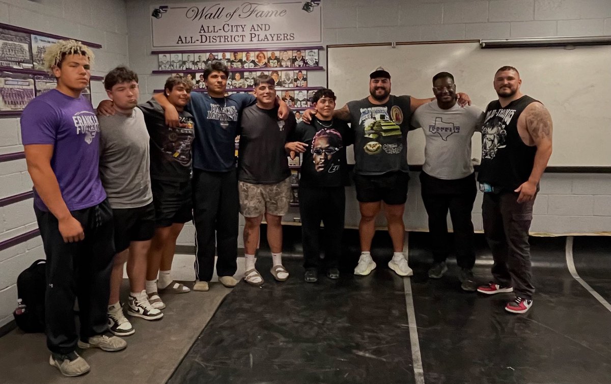 💥 BIG Trench Energy 💥

UTEP legends Will Hernandez &amp; Derek Elmendorff (Franklin alum 🐾) pulled up &amp; spoke LIFE into our OL 💪🏽

From high school to D1 — they walked it, now they’re guiding the next wave. Legacy runs deep.

🛠️ #MijoThings
🖤 #OBLOCK
💜 #FranklinFootball #UTEP