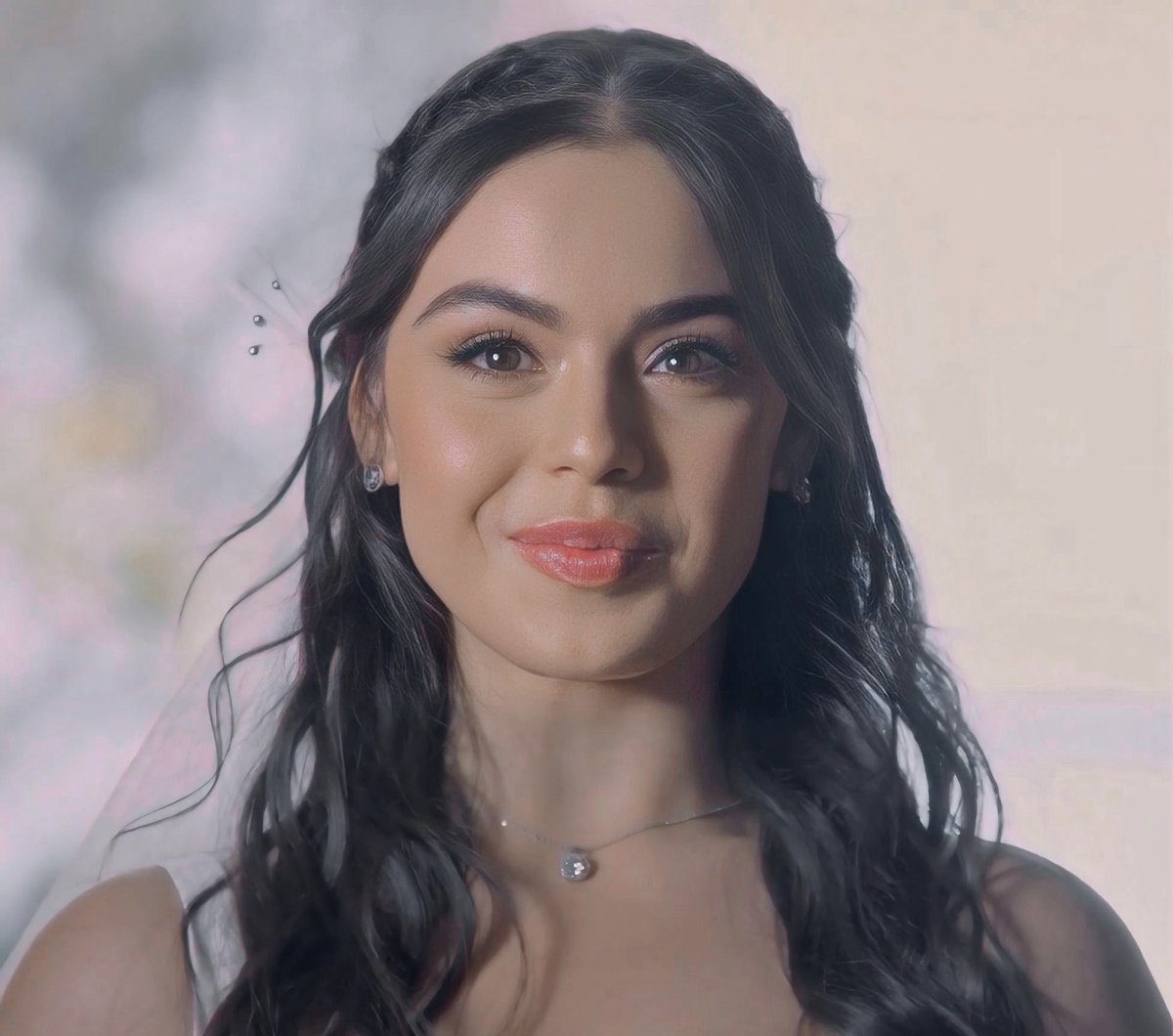 itsmultimagic's tweet photo. perlita llegó a su boda, y la cara de valentin lo dice todo 🥹🤍
#amar #valper https://t.co/FOLW8hyxrK