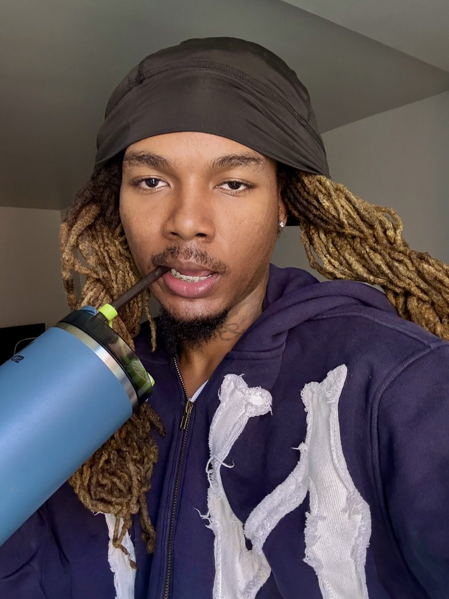 TaeWizop's tweet image. 
