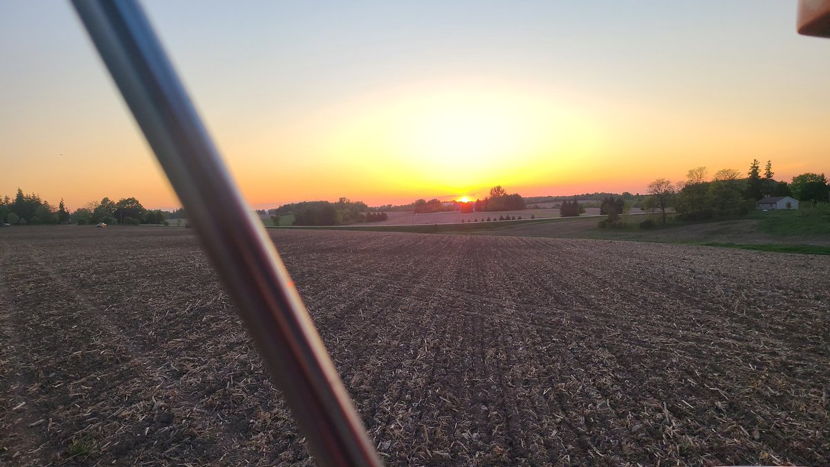 Hammer down on  corn and soys, sure is a beautiful sunset