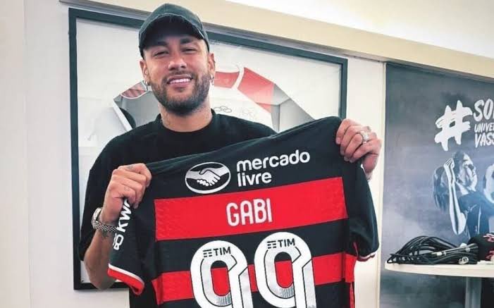 fla_infos's tweet image. Staff de Neymar teria oferecido o jogador ao Flamengo.

🗞️ @PapaRubroNegro