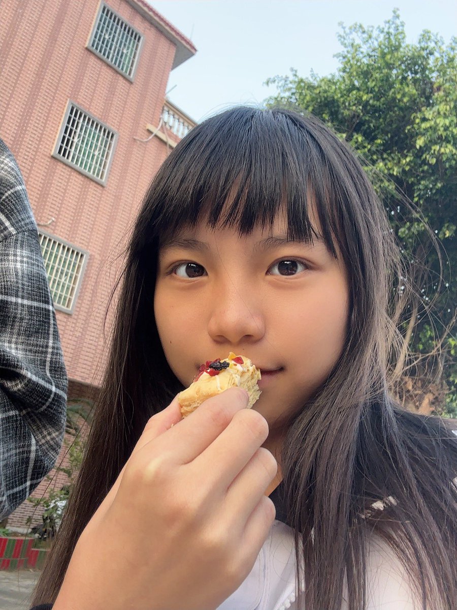 DayNightMember's tweet photo. ［Angelina Lee］

雪花酥和我哪個甜🙊

#DayNight #Angelina #AngelinaLee #SearchandFind https://t.co/898JkLYfLH
