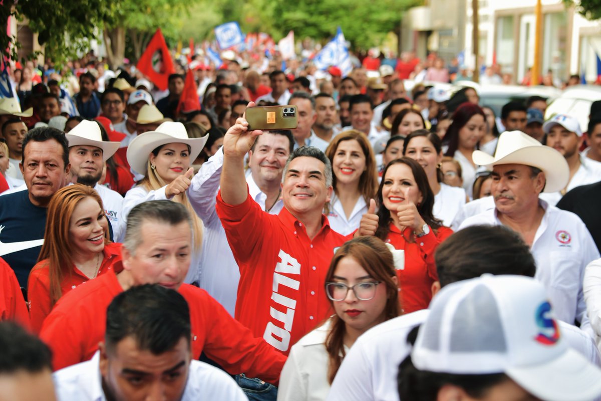 Alejandro Moreno (@alitomorenoc) on Twitter photo Estamos recorriendo las calles de Lerdo con <a href="/SCTorrecillas/">Susy Carolina</a>, nuestra candidata a la Presidencia Municipal. La fuerza del PRI se siente en cada paso y la gente ya decidió: quiere liderazgo, resultados y rumbo claro.
Susy es una mujer de carácter, que conoce a su gente y sabe Estamos recorriendo las calles de Lerdo con <a href="/SCTorrecillas/">Susy Carolina</a>, nuestra candidata a la Presidencia Municipal. La fuerza del PRI se siente en cada paso y la gente ya decidió: quiere liderazgo, resultados y rumbo claro.
Susy es una mujer de carácter, que conoce a su gente y sabe