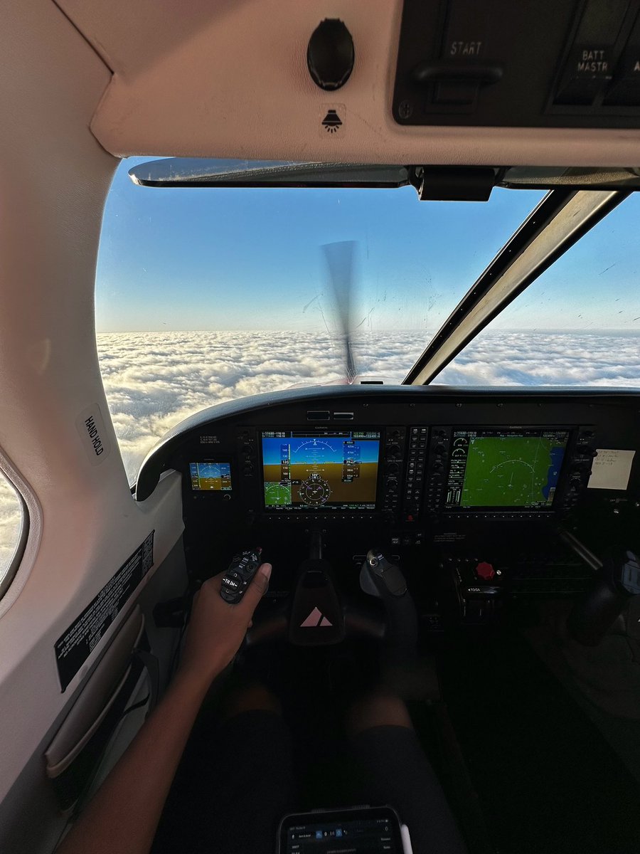 BL352's tweet photo. I’m a certified cloud surfer 🌦️🏄🏾♂️ #InstrumentRated https://t.co/kG2rx3lvvr