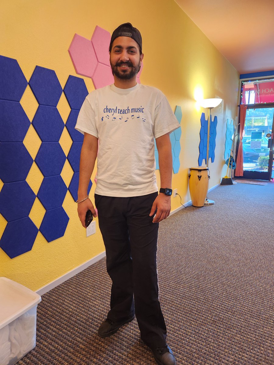 Want to show your love for Cheryl Teach Music? 
Swing by and grab your very own shirt, while supplies last! Available on a first come, first served basis, so don’t wait too long! 💙🎶

#CherylTeachMusic #SantaRosa #BayArea