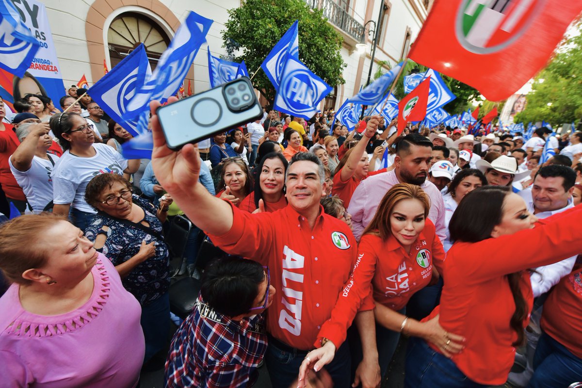 Alejandro Moreno (@alitomorenoc) on Twitter photo Estoy en Lerdo acompañando a <a href="/SCTorrecillas/">Susy Carolina</a> en su cierre de campaña. Aquí se siente la fuerza de un proyecto que ha crecido con la gente, en las calles y con propuestas claras.
Este 1 de junio, Lerdo va a elegir rumbo, liderazgo y resultados. ¡Con Susy, vamos a ganar, será una Estoy en Lerdo acompañando a <a href="/SCTorrecillas/">Susy Carolina</a> en su cierre de campaña. Aquí se siente la fuerza de un proyecto que ha crecido con la gente, en las calles y con propuestas claras.
Este 1 de junio, Lerdo va a elegir rumbo, liderazgo y resultados. ¡Con Susy, vamos a ganar, será una