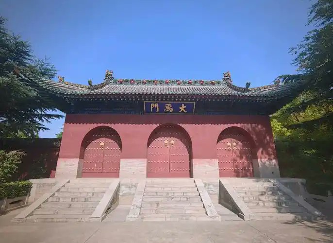 dz0920's tweet photo. 山西·临汾尧庙
这地方供的是“中华第一位皇帝”尧帝,整个庙宇气场十足,连牌匾都写着“文明始祖”。
走进去,仿佛自带帝王视角。
#Shanxi #ChinaTravel #Yaomiao #AncientChina #TravelHumor https://t.co/HNJ62z0Hmv