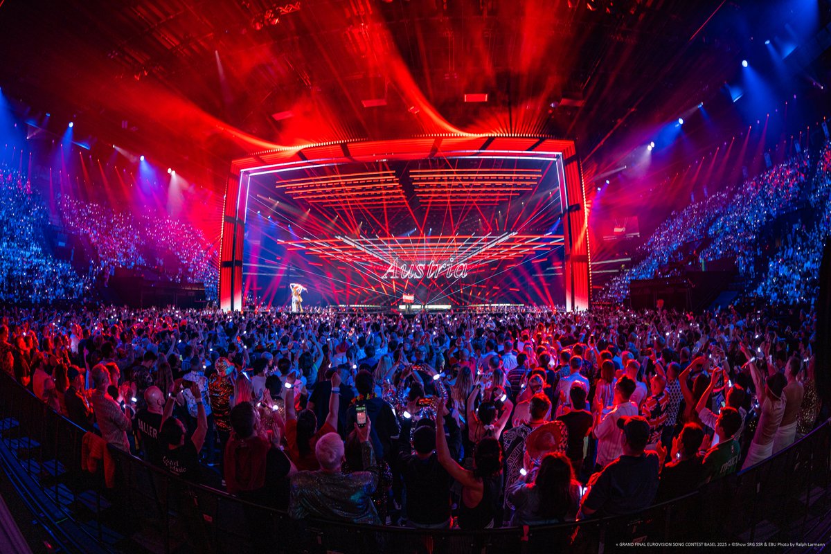 acme_lighting's tweet photo. At #Eurovision2025, the #AcmeTornado lit up the stage with powerful beams and dynamic effects, creating a "Portal of Light." Our #PixelLineIp brought vibrant pulses to the frame and 3D-grid.
Special Thanks To:
LD: Tim Routledge
Lighting Supplier: Neg Earth Lights
📸Ralph Larmann https://t.co/5wBaYuLYQc