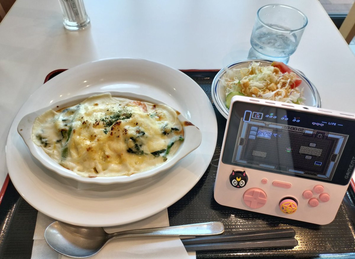 wtiinooooooooo's tweet photo. いただきます。
隣のマダムからの白い視線を感じる。
私も変なやつだと思う。
#E5plus https://t.co/Egz39PuiK8