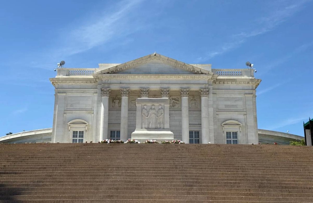 SyzwniMstr's tweet photo. On this solemn and dignified Day of the Fallen, we honor those who sacrificed their lives heroically for our country and freedom with great respect. They defended peace with their lives and forged faith with their loyalty. https://t.co/OIIXFcEwR0