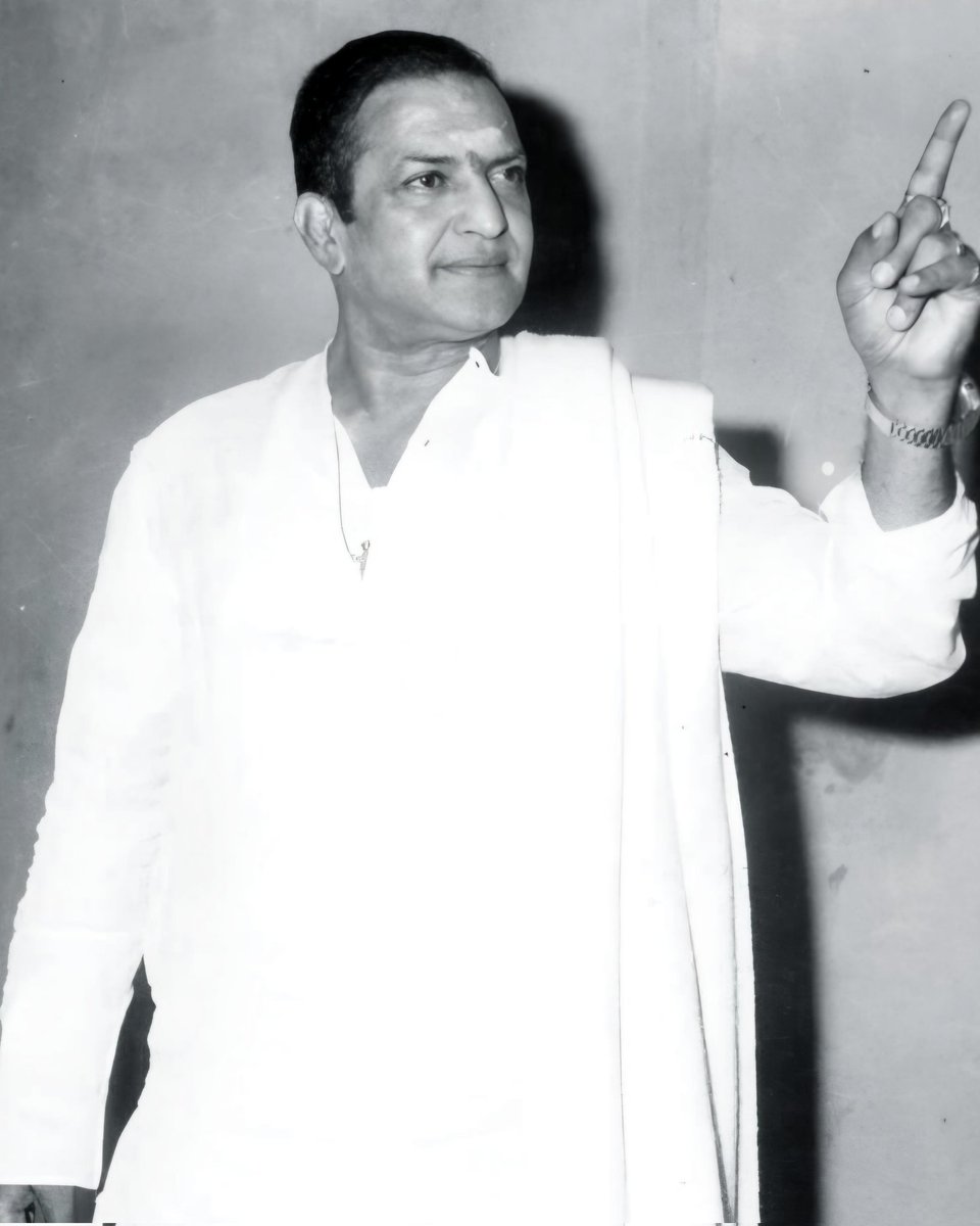 తెలుగు జాతి గుండె చప్పుడు — శ్రీ నందమూరి తారక రామారావు గారి 102వ జయంతి

నాన్నగారూ,
మీరు లేని లోటు మా కుటుంబానికి మాత్రమే కాదు — తెలుగు ప్రజల గుండెల్లో ఓ తీరనిలోటుగా మారింది. మీ ఆదర్శాలు, సేవా ధర్మం, కళా ప్రస్థానం... ఇవన్నీ ఈ జాతికి ఆత్మగౌరవానికి నిలువెత్తు ప్రతిరూపాలుగా నిలిచాయి.