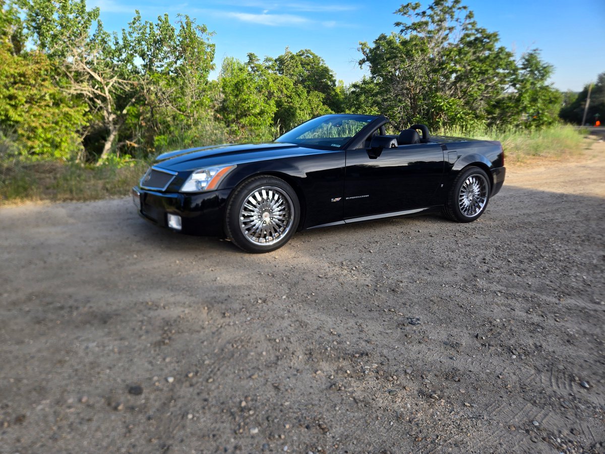 Danced with a spicy Caddy this evening. I've long had a soft spot for the XLR and the XLR-V is just as enjoyable, but with added supercharger whine