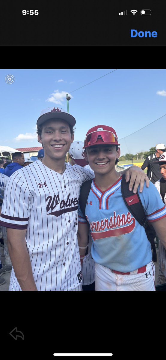 JoeFlor26185233's tweet photo. Family on and off the field https://t.co/UEDf429jVJ