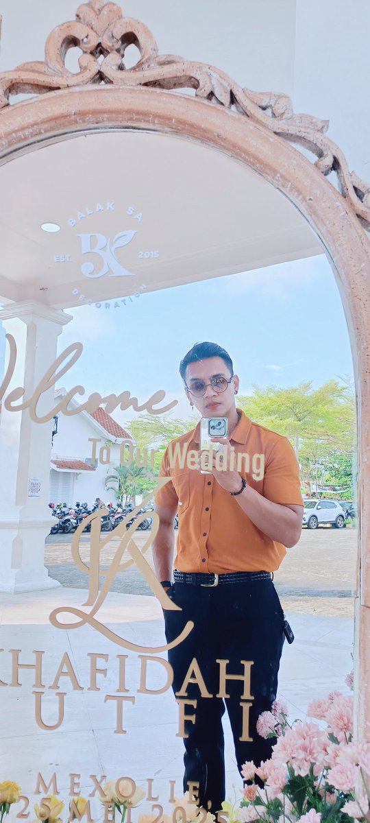 AdothCrabone's tweet photo. Latepost 🧡💛 https://t.co/TO51oAgR9Y