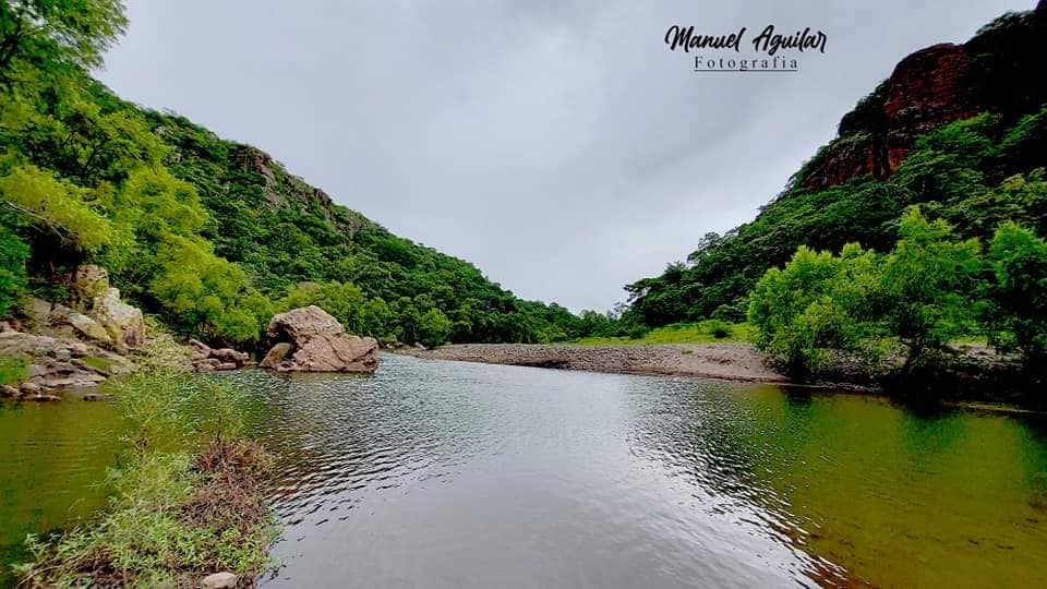 Cerro Las Tres Señoritas un tesoro de la cultura Chorotega en Totogalpa, Madriz. Según la leyenda, sus tres farallones son el recuerdo de tres vírgenes sacrificadas para asegurar la lluvia y las cosechas. Un sitio lleno de misterio e historia.
#RelaxNica   #NicaraguaSensacional
