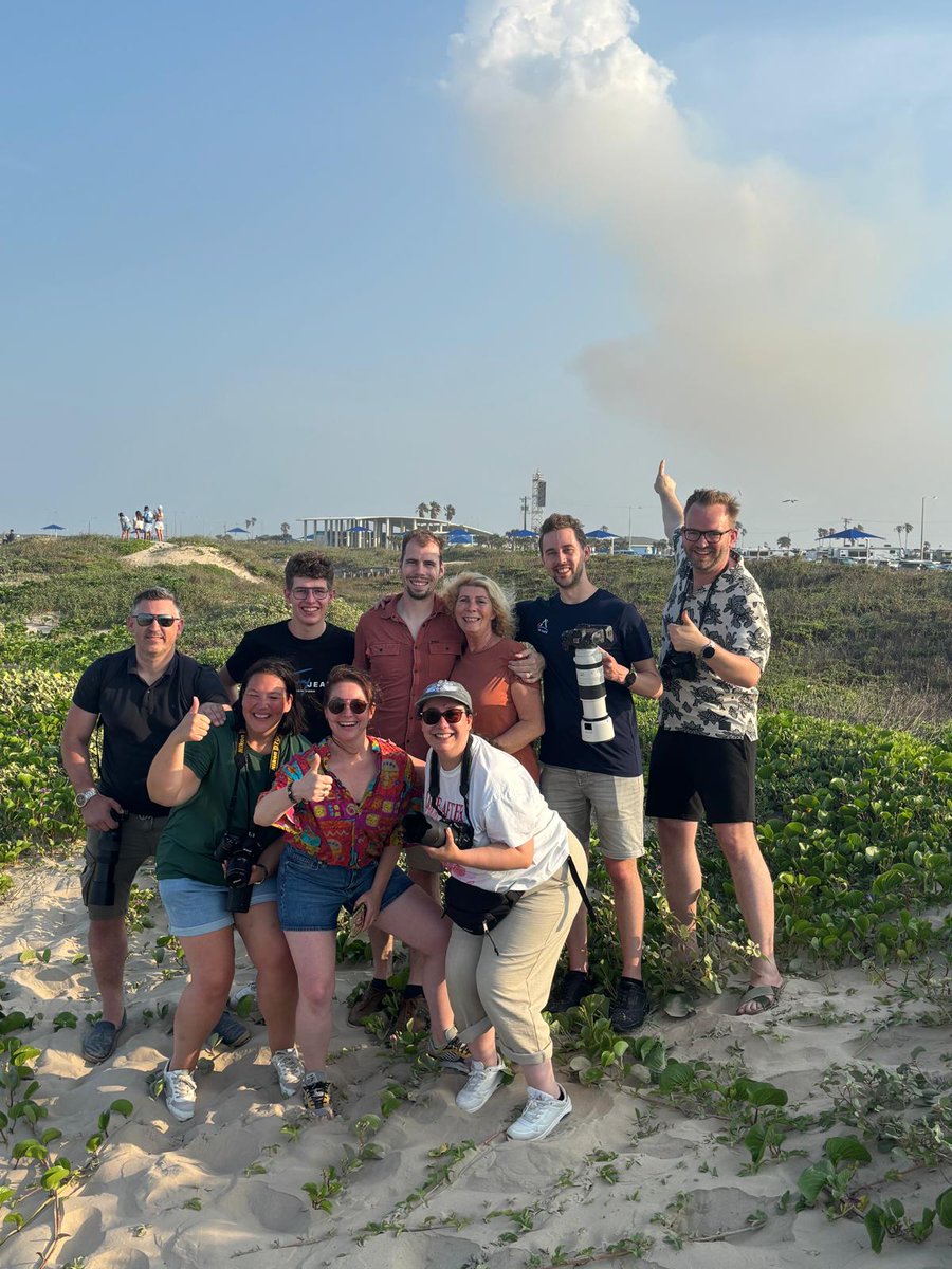 Hoe gaaf! Vandaag waren we bij de lancering van de grootste raket van de wereld bij #SpaceX in het uiterste zuiden van Texas. Wat een geluid en wat een kracht! Foto's van Jonas van Gelder.