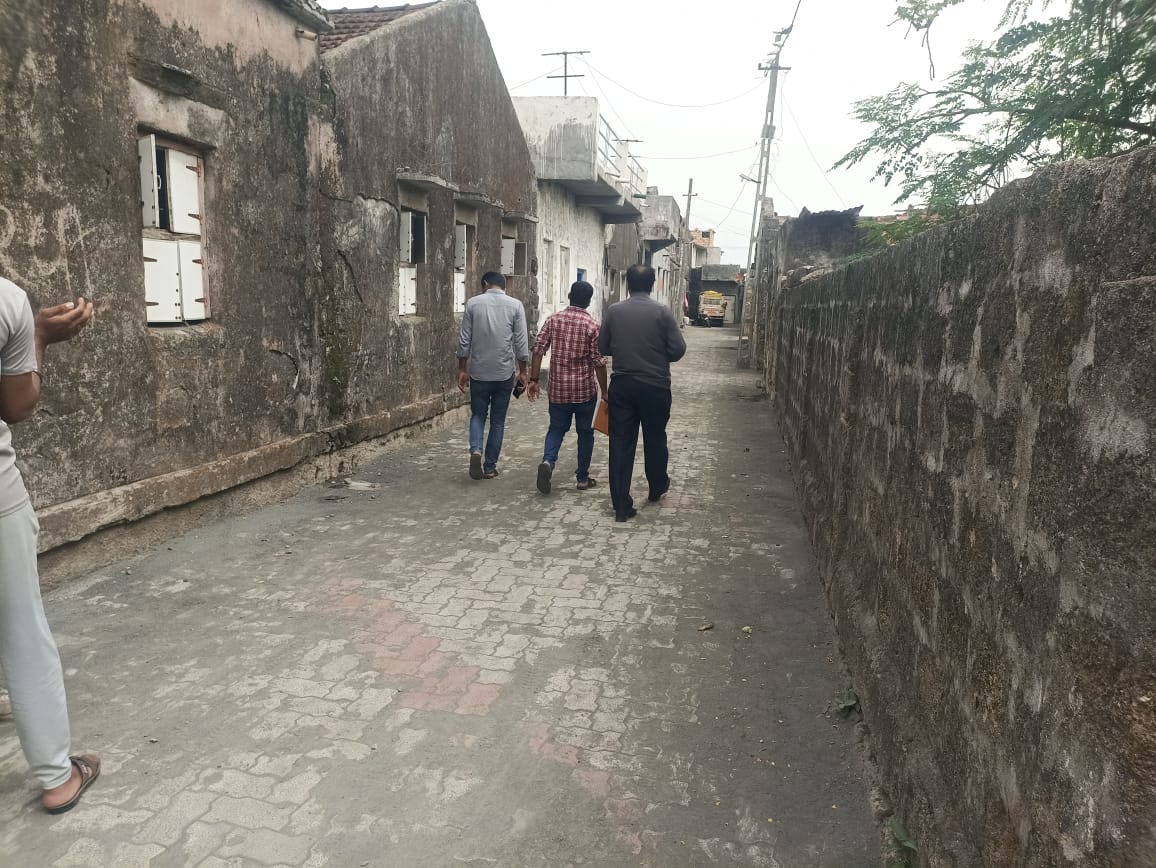 GPSONDARADA's tweet photo. સોંદરડા ગામે તાલુકા વિકાસ અધિકારી સાહેબ ના માર્ગદર્શન હેઠળ પુર્ણ થયેલ વિકાસ ના કામ ની સ્થળ મુલાકાત ATDO સાહેબ તથા વિસ્તરણ અધિકારી શ્રી દ્વારા કરવામાં આવી.
@collectorjunag @DdoJunagadh @esdmkeshod @DrdaJun1 @DyddoPan @DPJUNAGADH 
@TDO_MANGROL_JND
@InfoJunagadhGoG @TdoKeshod https://t.co/waHV1SjxPy