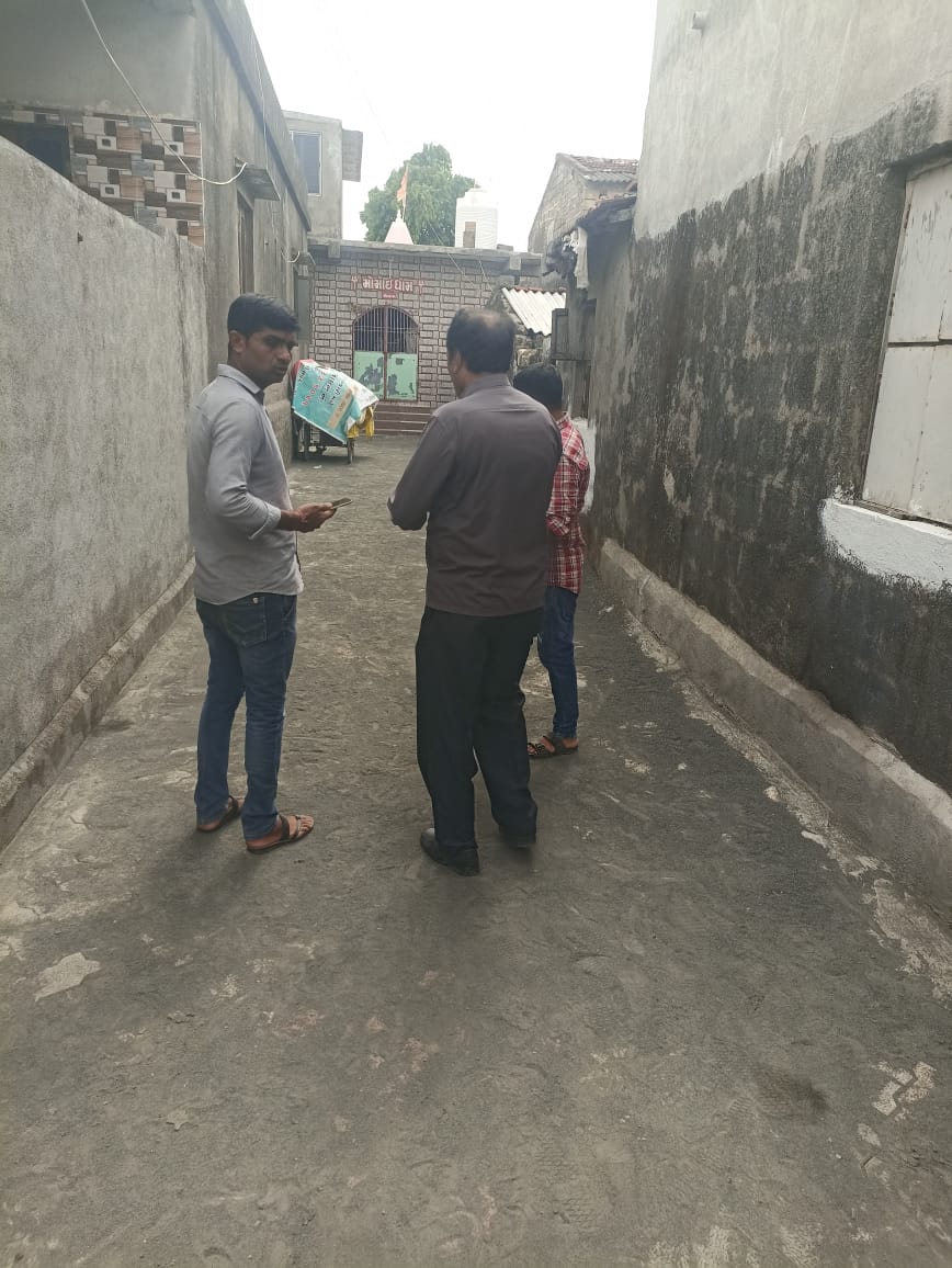 GPSONDARADA's tweet photo. સોંદરડા ગામે તાલુકા વિકાસ અધિકારી સાહેબ ના માર્ગદર્શન હેઠળ પુર્ણ થયેલ વિકાસ ના કામ ની સ્થળ મુલાકાત ATDO સાહેબ તથા વિસ્તરણ અધિકારી શ્રી દ્વારા કરવામાં આવી.
@collectorjunag @DdoJunagadh @esdmkeshod @DrdaJun1 @DyddoPan @DPJUNAGADH 
@TDO_MANGROL_JND
@InfoJunagadhGoG @TdoKeshod https://t.co/waHV1SjxPy
