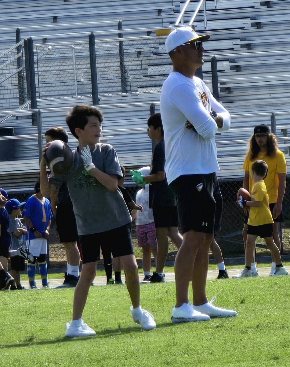 DTAD777's tweet photo. Spinning it! At Golden West's youth football camp with @Coach_Andy_1 thanks coach! https://t.co/EMePAmubVI