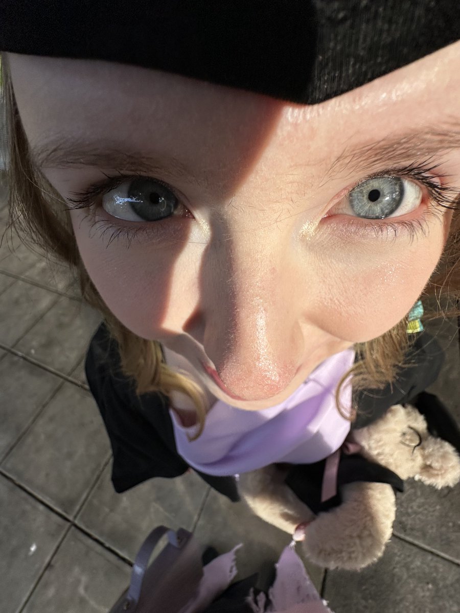 Finally graduated uni 🎉 

(ty my love <a href="/VixerVAL/">leo</a> for carrying all my things and taking photos)