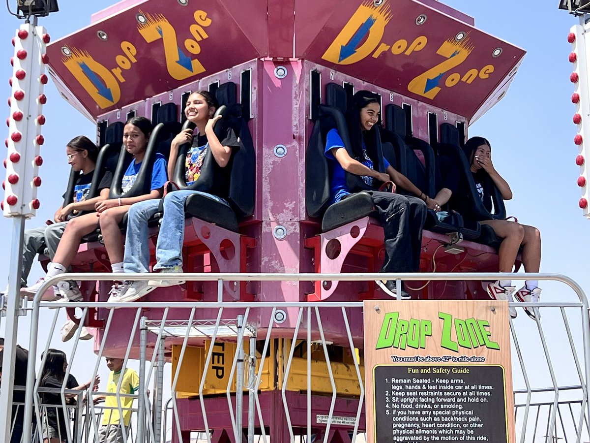 Vfranco_JDS's tweet photo. 7th grade field trip 🎢 https://t.co/IsLlkOZi9H