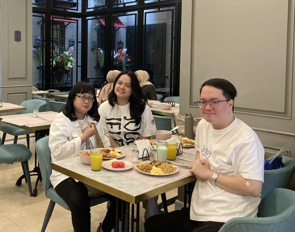 ericdafisca's tweet image. Mom’s birthday staycation