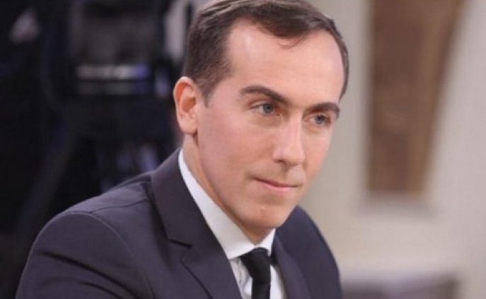 🚨| #URGENTE ¿Me quieren asesinar?

Después de pedirle a este Periodista que respalde sus notas quisieron entrar a mi casa 3 veces, me quisieron hackear mi celular y trataron de ingresar a mi computadora en reiteradas ocasiones. 

Estoy muy nervioso por mi familia y hago