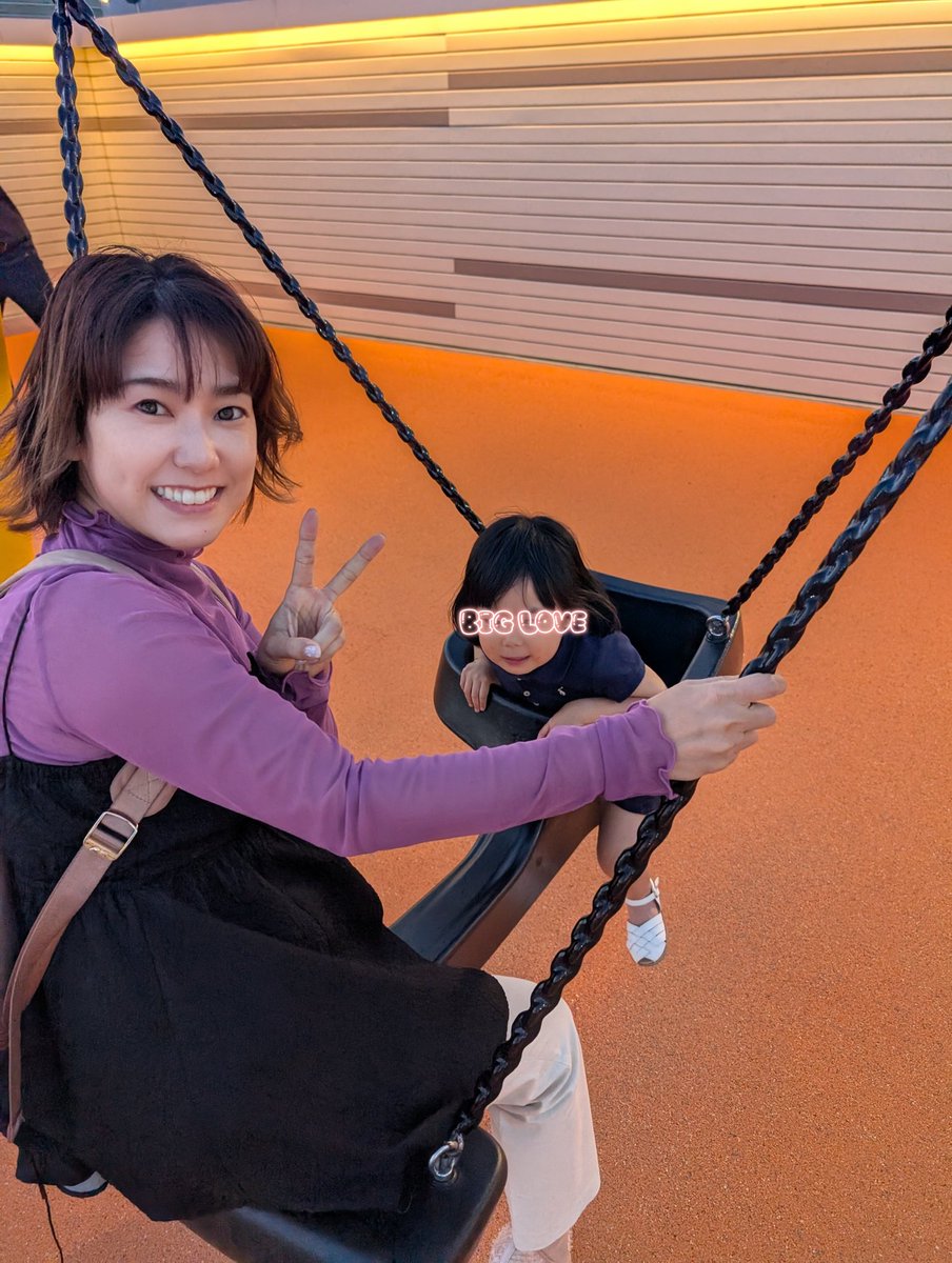 ららぽーと安城の屋上広場にある、2人乗りブランコ♥こんな感じよ