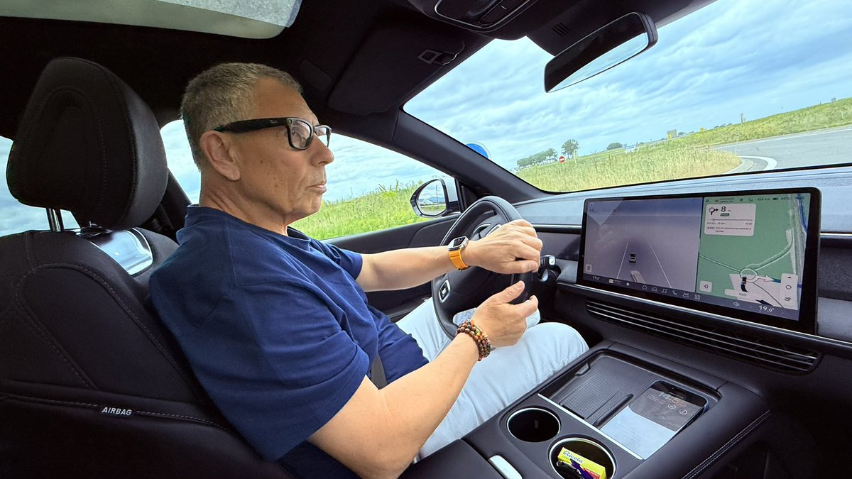 sergelotz's tweet image. Test hier du fameux #XPENG #G6 : Et c’est un grand NON ! Roulis, latence ds les accélérations, xpilote défaillant et malhabile, design et agréabilité générale de conduite… Bref, aucune chance ici de concurrencer le nouveau #Tesla Model Y 2025.