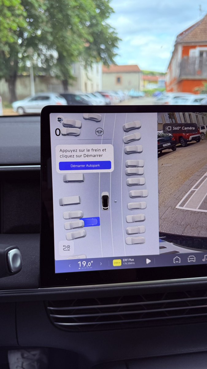 sergelotz's tweet image. Test hier du fameux #XPENG #G6 : Et c’est un grand NON ! Roulis, latence ds les accélérations, xpilote défaillant et malhabile, design et agréabilité générale de conduite… Bref, aucune chance ici de concurrencer le nouveau #Tesla Model Y 2025.