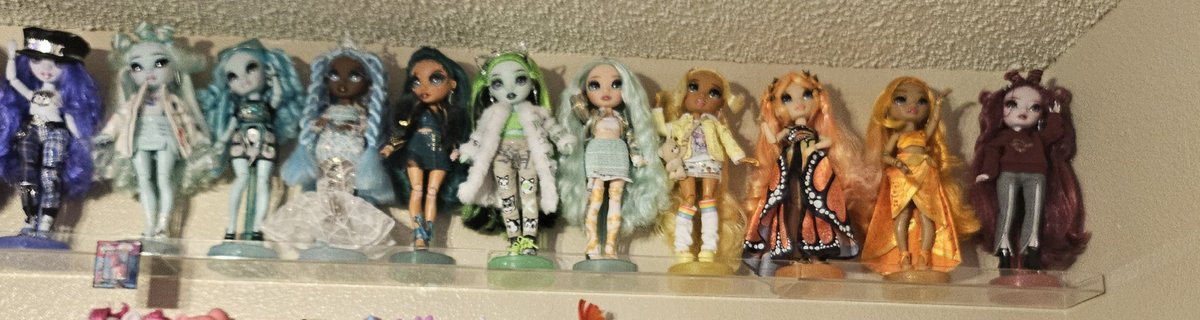 Bringbobs's tweet photo. @Hiss3tte absolutely! all the ones shown here are for sale, I unfortunately don't have their boxes anymore but I have all their accessories and extra items ♡ https://t.co/wD3uFzUgn3