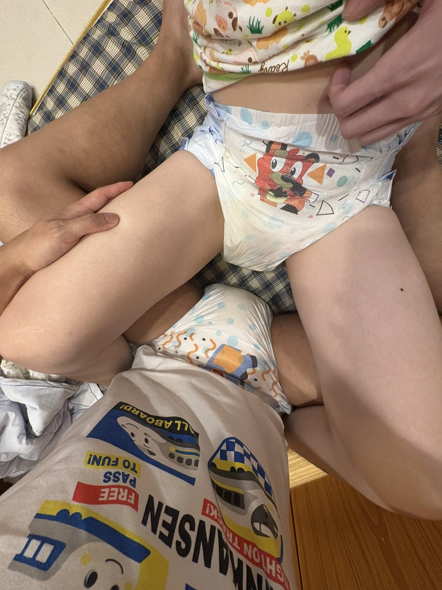 怎麼過沒多久
尿布上的點點就開始不見了呢⋯

The blue dots have disappeared!!

#尿布 #ABDL

With <a href="/dreambo87653092/">abdl 小太陽</a>