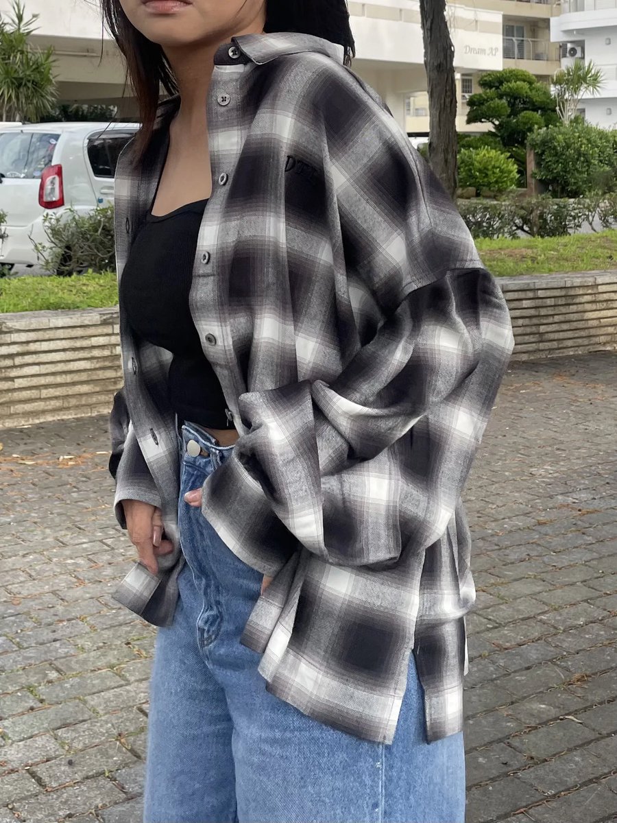 DTL__store's tweet photo.
- 5/31(土)21:00 on sale📢 -
【 モデル 】
女性
・身長:151 cm
【 着用サイズ 】
( NO.218 )オンブレーチェックシャツ
・BLACK / Mサイズ
【 Webサイト 】
https://t.co/JBkVW9Nt2T
#dtl
#dothingslike
#新作発売
#checkshirts https://t.co/zjnYeey74a