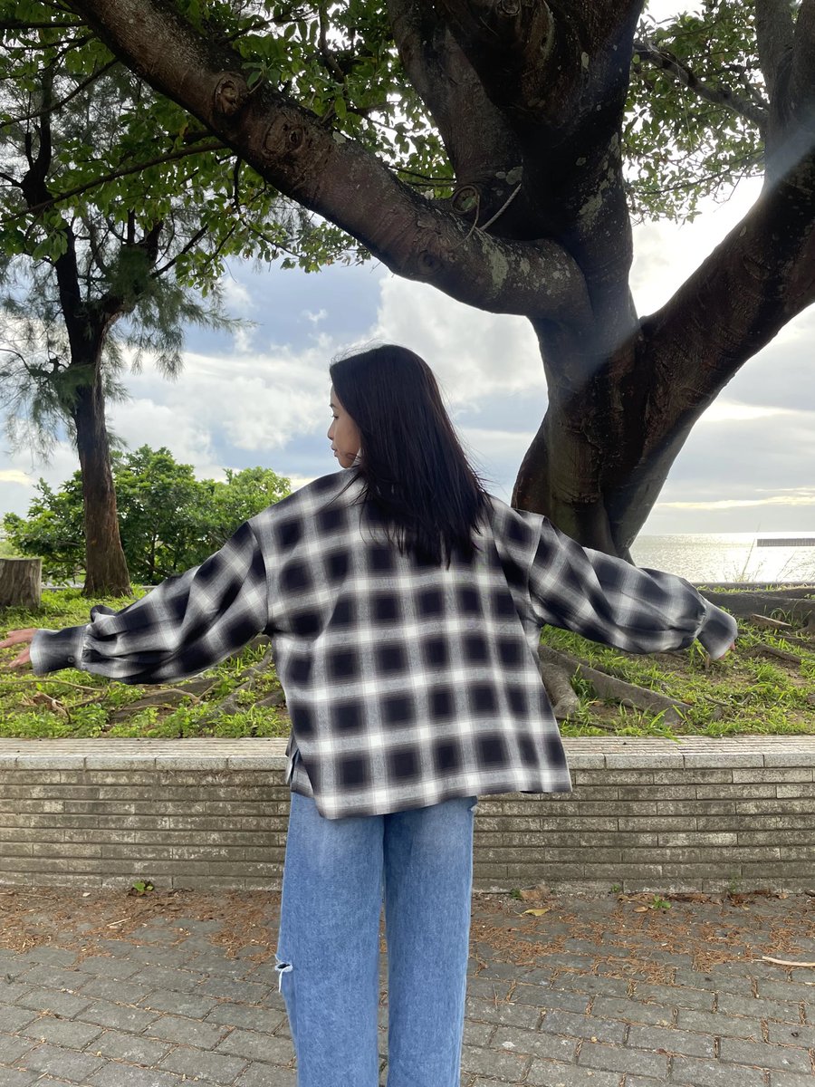 DTL__store's tweet photo.
- 5/31(土)21:00 on sale📢 -
【 モデル 】
女性
・身長:151 cm
【 着用サイズ 】
( NO.218 )オンブレーチェックシャツ
・BLACK / Mサイズ
【 Webサイト 】
https://t.co/JBkVW9Nt2T
#dtl
#dothingslike
#新作発売
#checkshirts https://t.co/zjnYeey74a