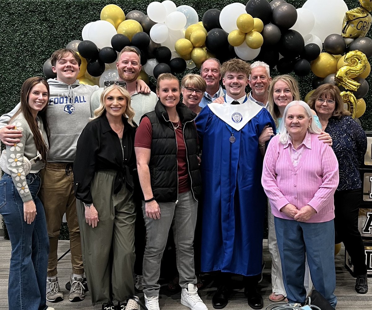 AustinDahmer6's tweet image. Blessed to be graduating and even more excited to continue my journey playing football at the next level. Thank you to my family, coaches, and everyone who's been by my side through it all. This is just the beginning! God Bless!