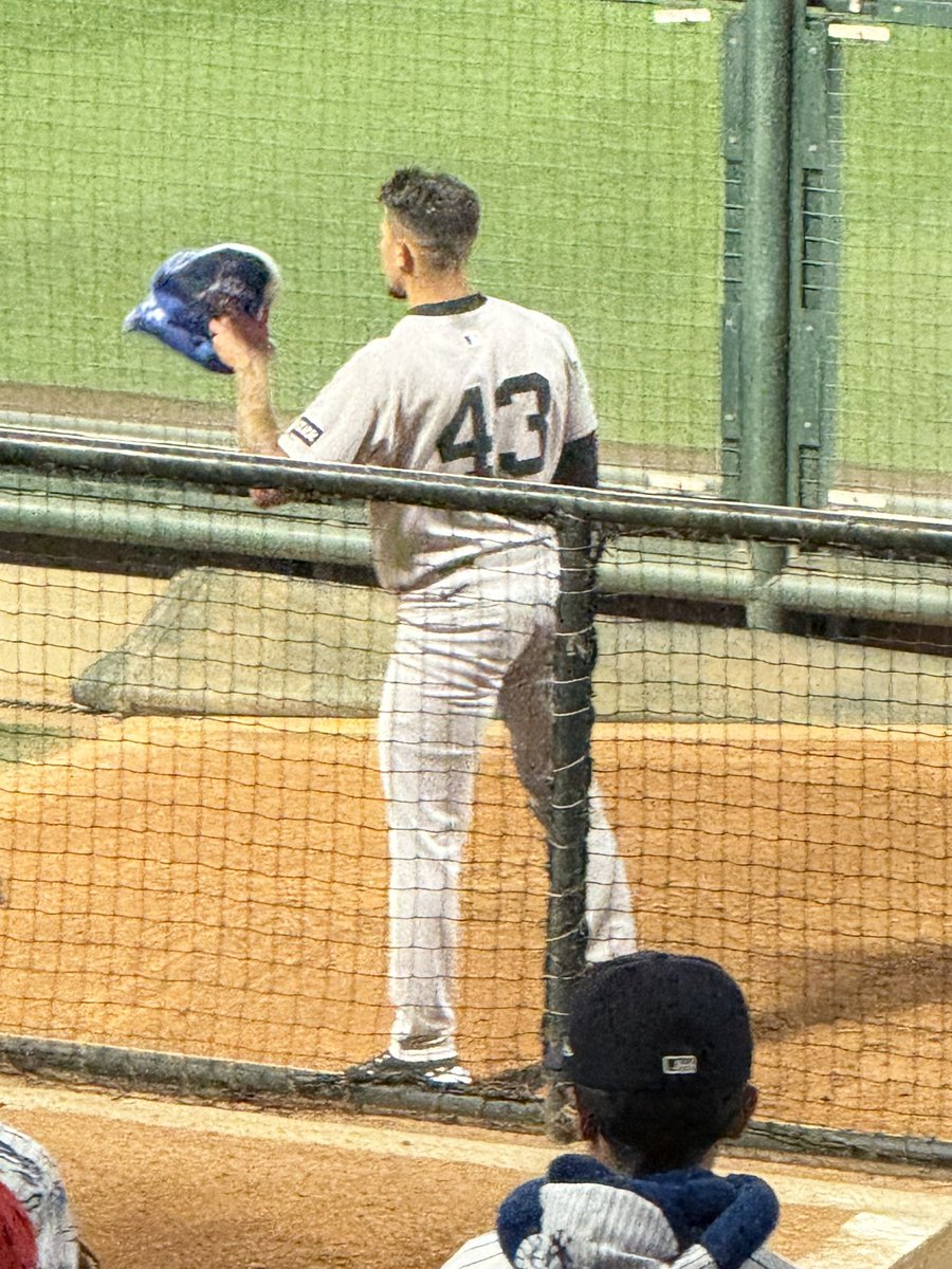 Johnny warming up for the 8th😍