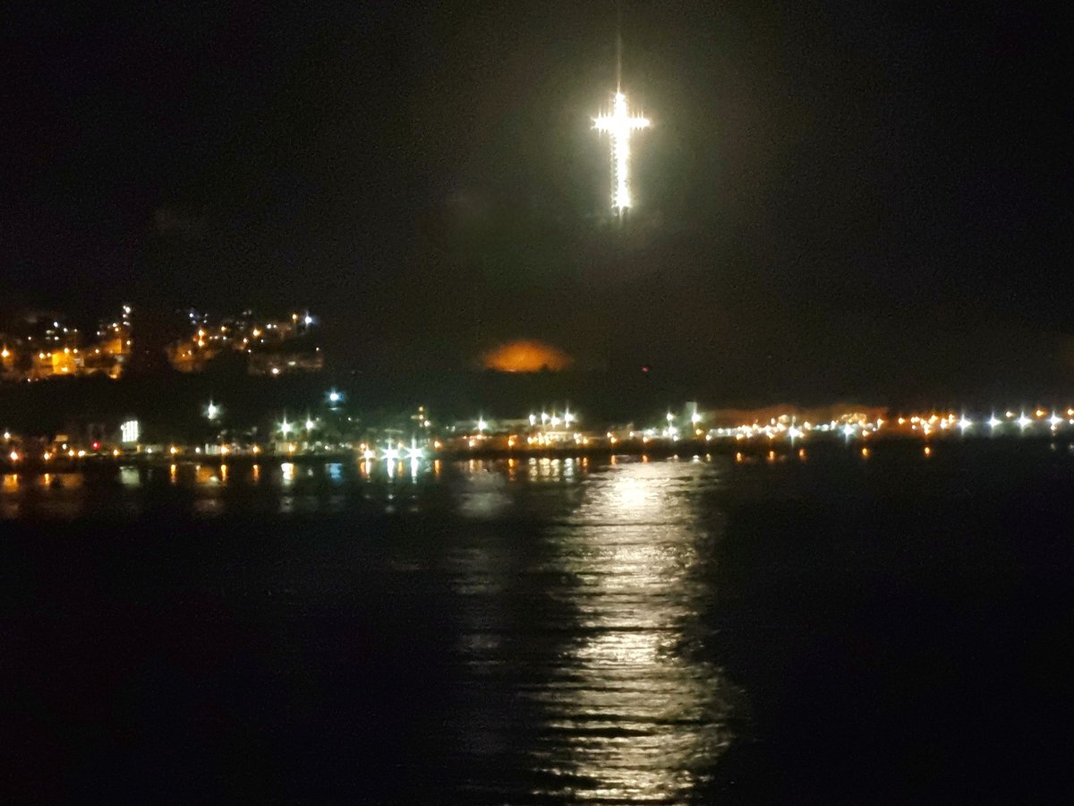 Siempre hay una luz ✨️ guiando nuestro caminar.